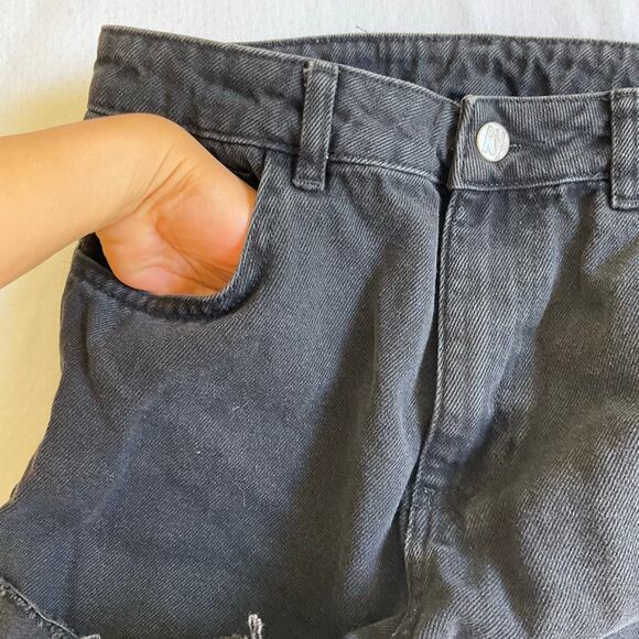 Reclaimed Vintage Women Summer Jean Shorts, size 28, Black - Picture 7 of 11